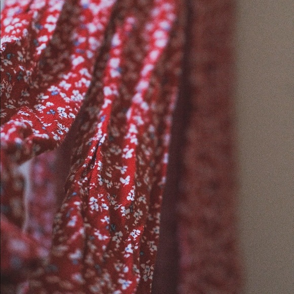 Double slit vintage looking flower print dress - Picture 3 of 5